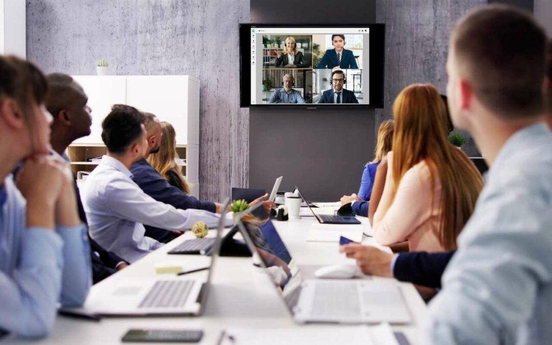 Essential collaboration tools to optimize the hybrid workplace